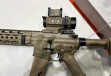Die Aussparung in der Montage ist abgestimmt auf die Größe der Kimme vom HK416.