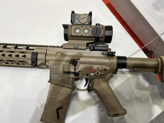 Die Aussparung in der Montage ist abgestimmt auf die Größe der Kimme vom HK416.