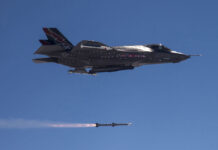 AIM-120D-3 Luft-Luft-Flugkörper verschossen von einer F-35.