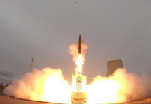 Start einer Arrow 3 Rakete.