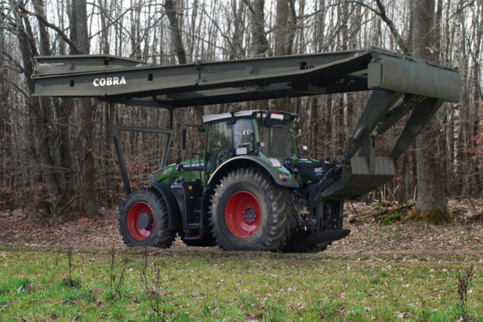 Innovation trifft Pragmatismus: Der COBRA-Brückenleger auf Fendt-Traktor