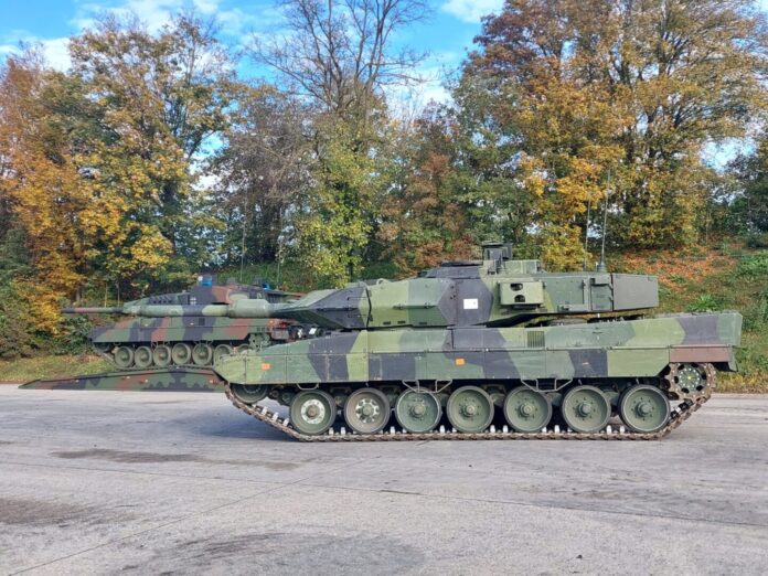 Schweden modernisiert seine Bestandsflotte an Leopard 2 Kampfpanzern und kauft zudem zusätzliche Systeme. So dass es am Ende über 154 moderne Panzer mit einer neuen schwedischen Bezeichnung Stridsvagn 123 verfügen wird.