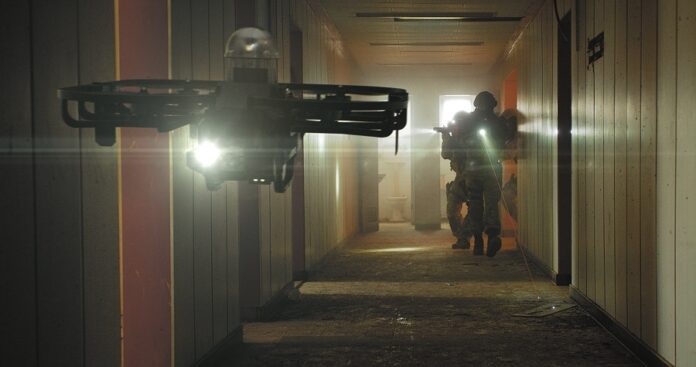 Die als Precision Strike Indoor & Outdoor (PSIO) sUAS bezeichnete Drohne kann auch innerhalb von Gebäuden eingesetzt werden.