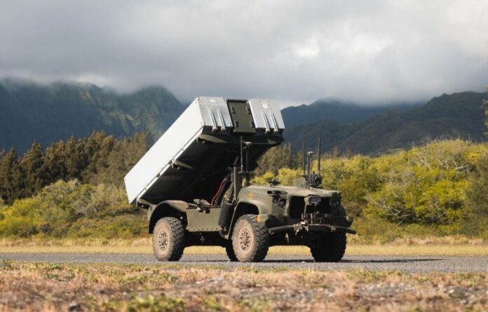 Das ROGUE-Fahrzeug basiert auf dem JLTV-Fahrgestell und -Fahrwerk, wobei die Kabine entfernt und am Heck der Plattform eine Abschussvorrichtung für die Naval Strike Missiles montiert wurde, die zusammen das NMESIS bilden - das Navy/Marine Corps Expeditionary Ship Interdiction System.