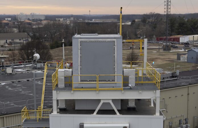 Der US-Rüstungskonzern Lockheed Martin hat die erste AN/SPY-7(V)1-Radarantenne für das Aegis System Equipped Vessel (ASEV) an das japanische Verteidigungsministerium übergeben.