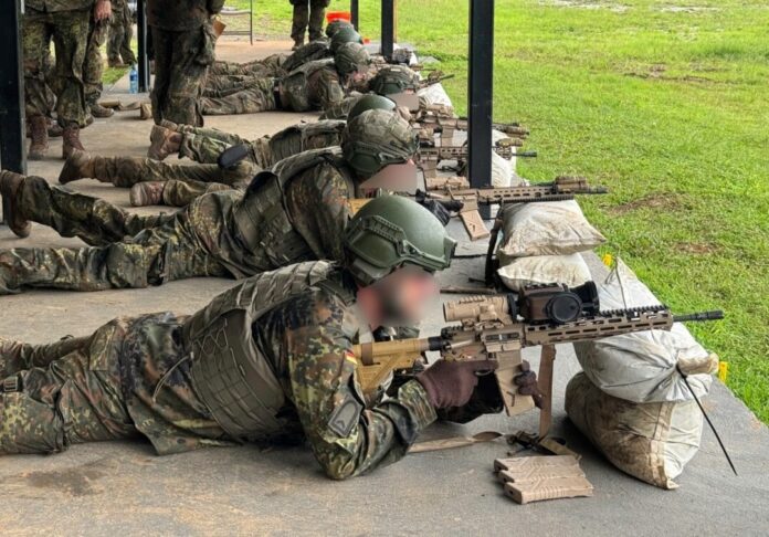 Bundeswehrsoldaten bei der Erprobung des System Sturmgewehr Bundeswehr.