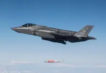 F-35 beim Abwurft einer B61-Atombombe