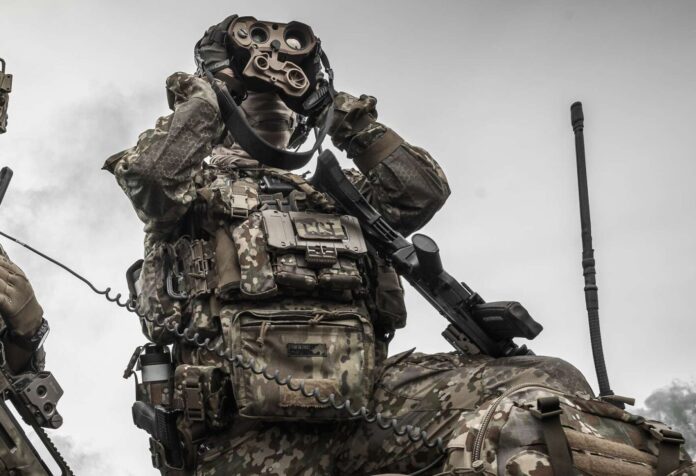 KSK Soldat mit Schutzweste Spezialkräfte modular