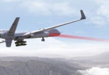 Eine MQ-9B Drohne mit Laserbewaffnung zur Drohnenabwehr.