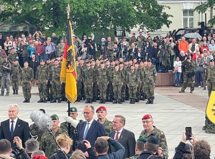 Aufstellungsappell Panzerbrigade 45 in Litauen