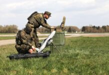 Bundeswehrsoldaten beim Einsatz einer Jagddrohne