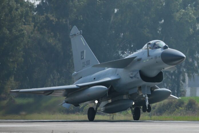 Kampfflugzeug J-10C