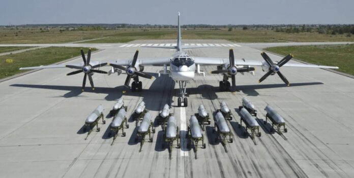 Tu-95 MS Bomber mit Kh-55 und Kh-101 Flugkörpern