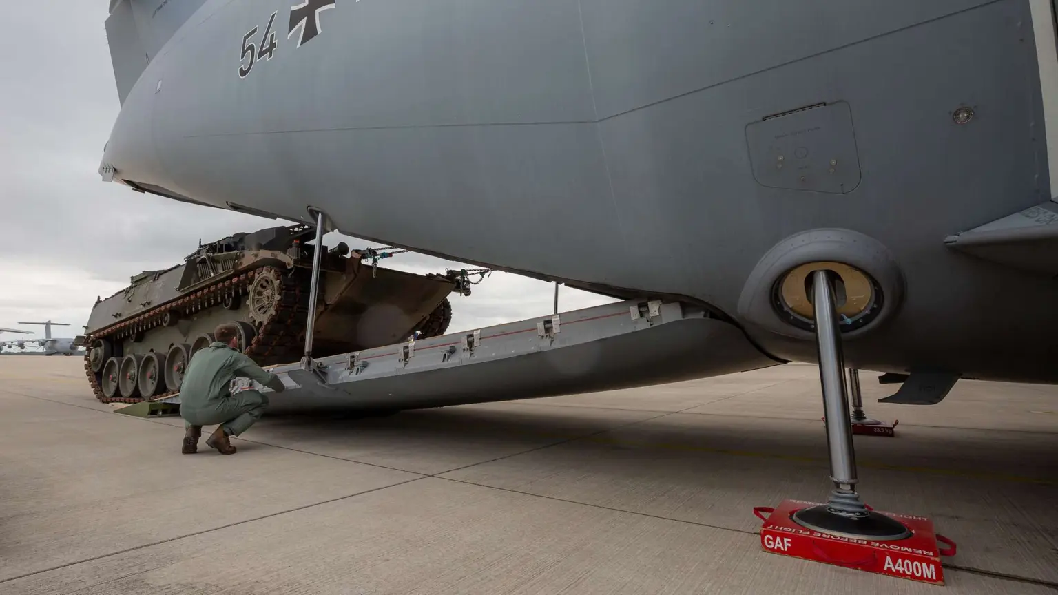 SPz-Puma-bei-Verladung-in-A400M_Bild_Bundeswehr_Julia-Dahlmann-1536x864.jpg.webp