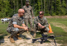 SMASH 2000L/3000 Feuerleitvisier zur Drohnenabwehr von Smartshooter auf einem M4-Gewehr des U.S. Marine Corps