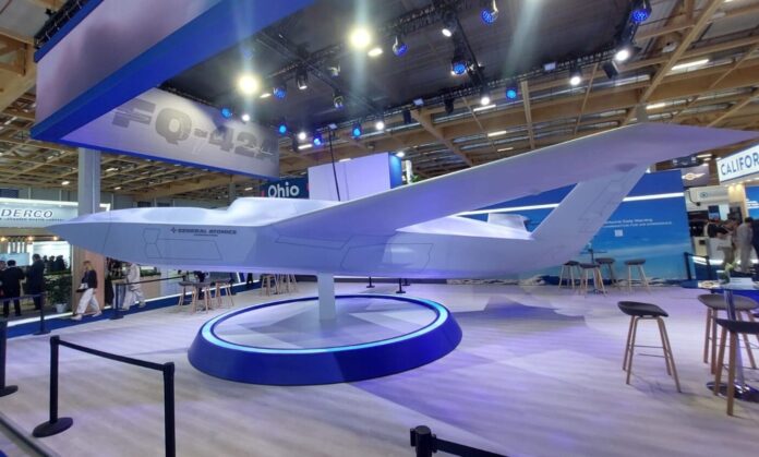 YFQ-42A Colloborative Combat Aircraft von GA-ASI