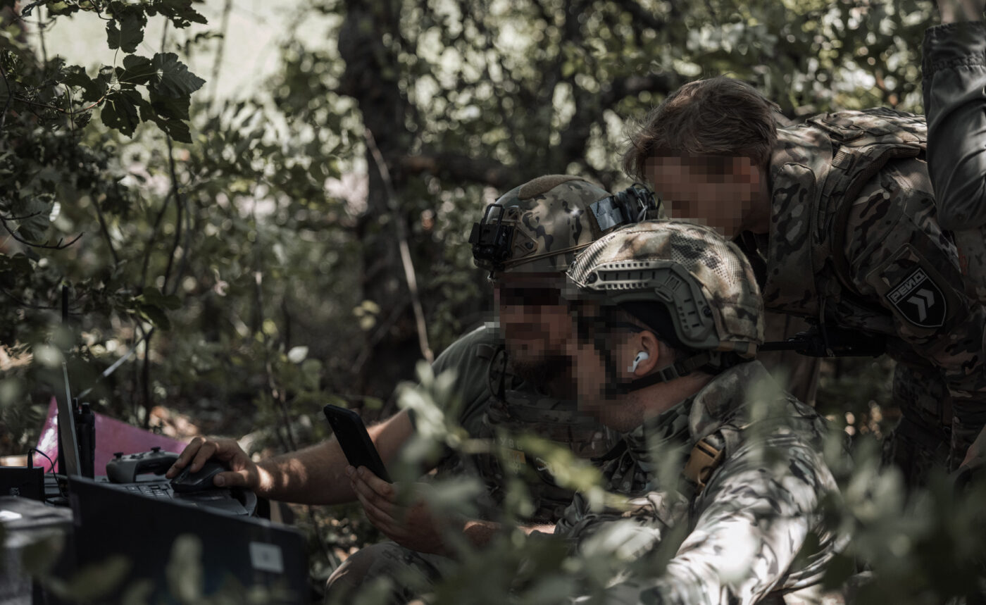 Ukrainische Soldaten im Hunter-Killer Complex bedienen Aufklärungs- und Wirkmittel mit minimalem logistischen Aufwand.