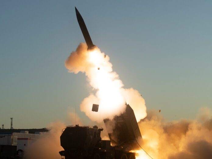 Raketenartilleriesystem HIMARS verschießt Precision Strike Missile