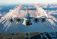 A400M Transportflugzeug mit Flares