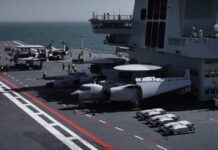 KJ-600 vor der Insel der Fujian. Auf den zwei Startpositionen am Bug erkennbar eine J-35 und J-15T.