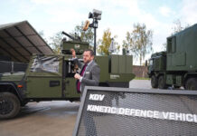 Kinetic Defence Vehicle mit Cicada Abfangdrohnen
