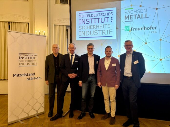 MISI-Initiator Jens Lehmann (zweiter von links) und seine Mitstreiter bei der gestrigen Auftaktveranstaltung (Bild: MISI)