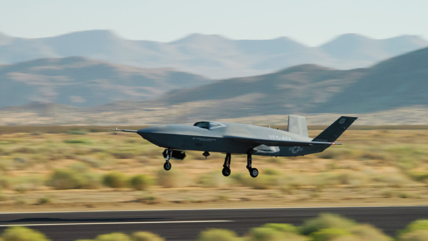 YFQ-42A-Flugtes