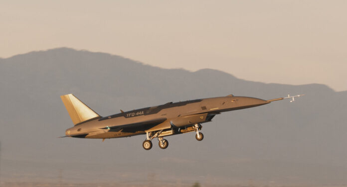 Collaborative Combat Aircraft: YFQ-44A von Anduril beginnt mit Flugtests