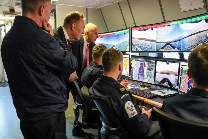 Großbritannien hat sein neues Programm „Atlantic Bastion” vorgestellt, das das Land durch eine Umgestaltung der Royal Navy und ihrer U-Boot-Jagdkapazitäten besser vor russischen Unterwasserbedrohungen im Nordatlantik schützen soll.