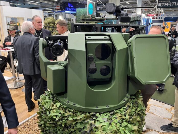 Der Düsseldorfer Rüstungskonzern Rheinmetall zeigt auf der diesjährigen Fachmesse Enforce Tac in Nürnberg die ferngesteuerte Waffenstation RCWS320C-UAS.