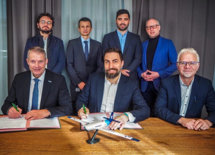 Der deutsche Sensorspezialist Hensoldt und der bulgarische Drohnenhersteller Dronamics haben heute eine Absichtserklärung über die Zusammenarbeit bei der Bereitstellung einer gemeinsamen unbemannten Luftplattform inklusive einer ISTAR-Lösung (Intelligence, Surveillance, Target Acquisition and Reconnaissance) unterzeichnet.