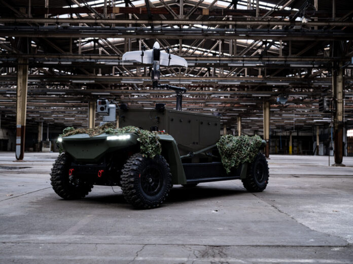 Der deutsche Drohnenspezialist Quantum Systems hat heute auf der Fachmesse Enforce Tac 2026 in Nürnberg erstmals ein eigenes Unmanned Ground Vehicle (UGV) mit der Bezeichnung Mandrill vorgestellt und damit einen neuen Produktbereich innerhalb der Unternehmensgruppe gestartet.