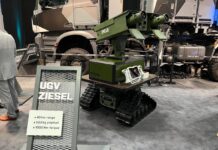 Das Rüstungsunternehmen Diehl Defence stellt auf der diesjährigen Fachmesse Enforce Tac in Nürnberg erstmals das ‚Unmanned Ground Vehicle‘ (UGV) Ziesel mit dem Autonomie-Kit PLATON vor.