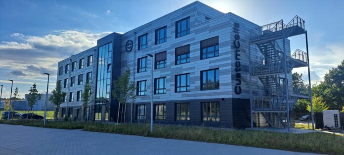 Der deutsche Batteriezellenhersteller CustomCells aus Itzehoe hat nach eigenen Angaben mit seiner neuen „High Cycle Power“-Technologie (HCP) einen wichtigen Schritt für die Weiterentwicklung von Lithium-Ionen-Batterien gemacht.
