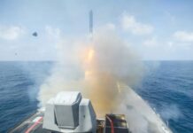 Der Lenkwaffenzerstörer der Arleigh-Burke-Klasse USS Spruance feuert im Rahmen der Operation Epic Fury eine Marschflugkörper ab.