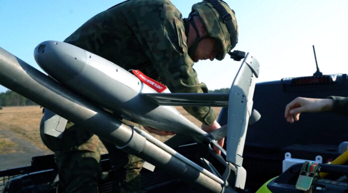 Die polnischen Streitkräfte haben damit begonnen, eigenes Personal an dem AS-3-Merops-Drohnenabwehrsystem auszubilden.