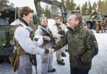 Verteidigungsminister Boris Pisorius würde die erfolgreiche militärische Kooperation mit Norwegen gerne auf den Bereich von Satelliten ausweiten.