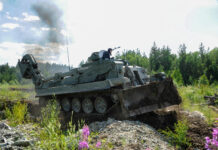 Die russischen Streitkräfte haben einen neuen, mehrrollenfähigen Pionierpanzer mit der Bezeichnung UBIM in den Dienst gestellt. Das System wurde vom Rüstungskonzern Uralwagonsawod entwickelt und soll mehrere bislang getrennte Fähigkeiten in einer auf dem T-90M basierenden Plattform bündeln.