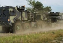 Der Rüstungskonzern Rheinmetall und der niederländische Spezialist für Schwerlastanhänger Nooteboom Trailers B.V. haben eine Kooperations¬vereinbarung über die Entwicklung und den Vertrieb von militärischen HET-Aufliegersystemen (Heavy Equipment Trailer) geschlossen.