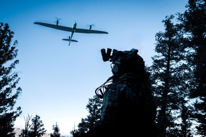 Die U.S. Army hat die US-Tochter des deutschen Drohnenherstellers Quantum Systems im Rahmen des Vorhabens „Company-Level sUAS Directed Requirement (DR) 2“ mit der Lieferung von Aufklärungsdrohnen des Typs Vector AI im Wert von 15,3 Millionen US-Dollar beauftragt.