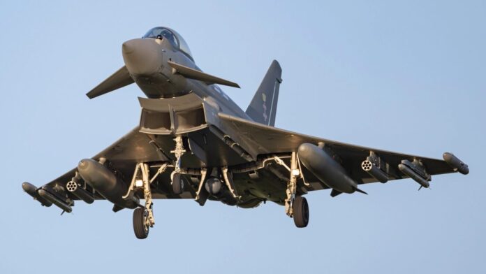 Eurofighter Typhoon verschießt im Test kostengünstige 70mm-Raketen mit dem APKWS Laser Guidance Kit zur Drohnenabwehr