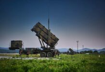 Die niederländischen Streitkräfte wollen ein weiteres Luftverteidigungssystem Patriot beschaffen und haben dazu heute mit dem US-Herstellerunternehmen Raytheon einen entsprechenden Vertrag unterzeichnet.