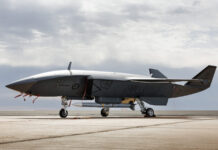 MQ-28A Ghost Bat Block I mit AMRAAM-Luft-Luft-Flugkörper im Dezember 2025.