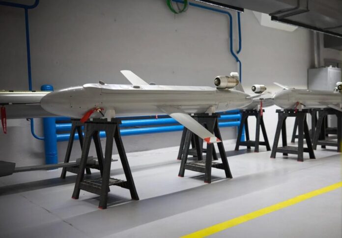 Die zunehmende Bedeutung von Missiles (im Deutschen teilweise als Flugkörper bezeichnet) und Drohnen im Krieg in der Ukraine und in anderen jüngeren Konflikten hat diese Systeme aus dem Expertendiskurs in den öffentlichen Raum gebracht.