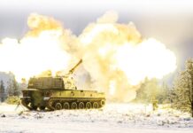 Die finnischen Streitkräfte beschaffen über ein Regierungsgeschäft insgesamt 112 ausgemusterte K9-Panzerhaubitzen der südkoreanischen Streitkräfte samt zugehöriger Ersatzteile, Spezialwerkzeuge und Prüfgeräte im Gesamtwert von rund 546,8 Millionen Euro.
