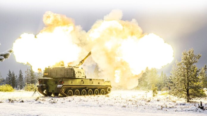 Die finnischen Streitkräfte beschaffen über ein Regierungsgeschäft insgesamt 112 ausgemusterte K9-Panzerhaubitzen der südkoreanischen Streitkräfte samt zugehöriger Ersatzteile, Spezialwerkzeuge und Prüfgeräte im Gesamtwert von rund 546,8 Millionen Euro.