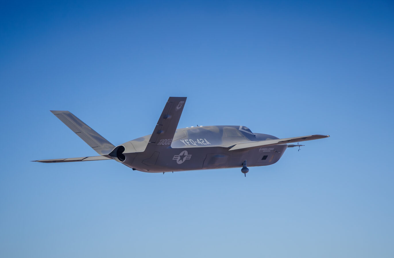 Flüge der YFQ-42A CCA halfen GA-ASI im Jahr 2025 dabei, die Rekordmarke von über 9 Millionen UAS-Flugstunden zu überschreiten.