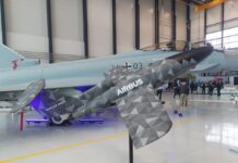 Der Rüstungskonzern Airbus Defence and Space geht davon aus, dass beim aktuellen Stand der Technik auch die nächste Generation von Kampfflugzeugen noch bemannt sein wird.