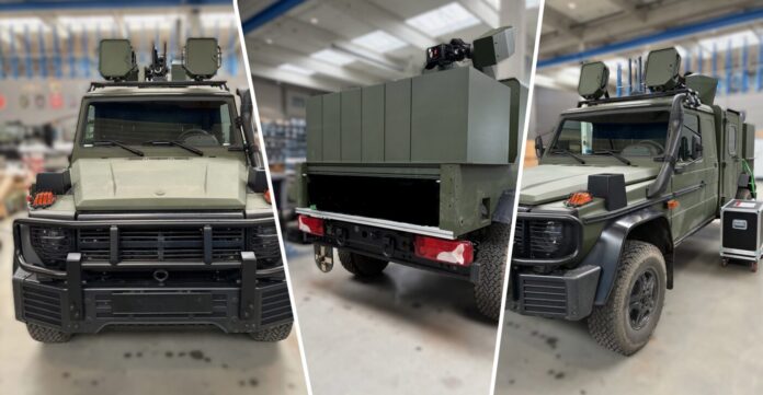 Die ACS Armoured Car Systems GmbH hat das von Diehl Defence entwicklete GARMR-Drohnenabwehrsystem auf eine Mercedes-Benz-G-Plattform der modernsten Baureihe 464 mit verlängertem Radstand integriert.