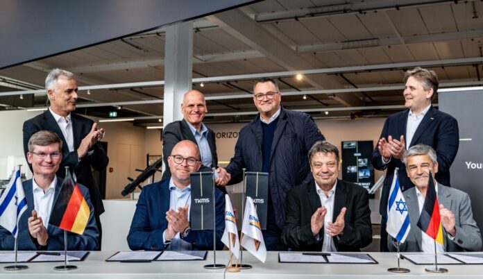 Der deutsche Marineschiffbauer TKMS und die israelische Elbit Systems haben eine strategische Absichtserklärung zur Erkundung von Kooperationspotenzialen bei der Entwicklung, Integration sowie Vermarktung von Verteidigungslösungen für die Marine unterzeichnet.